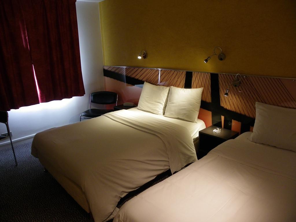 Hotel Logitel Saint-Doulchard エクステリア 写真
